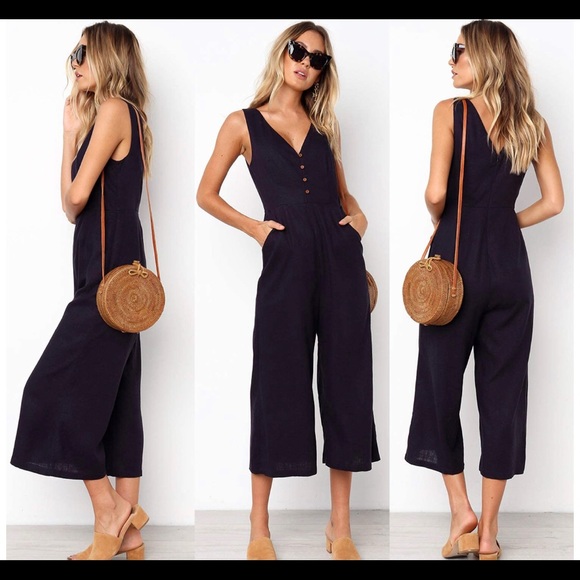 Casual black v-neck jumpsuit - Picture 2 of 8